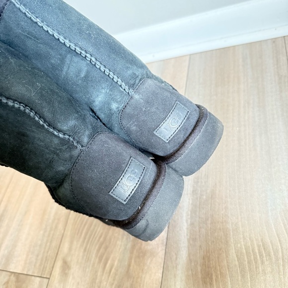 UGG women’s Classic Short II sheepskin boot black size 10 - Picture 3 of 6